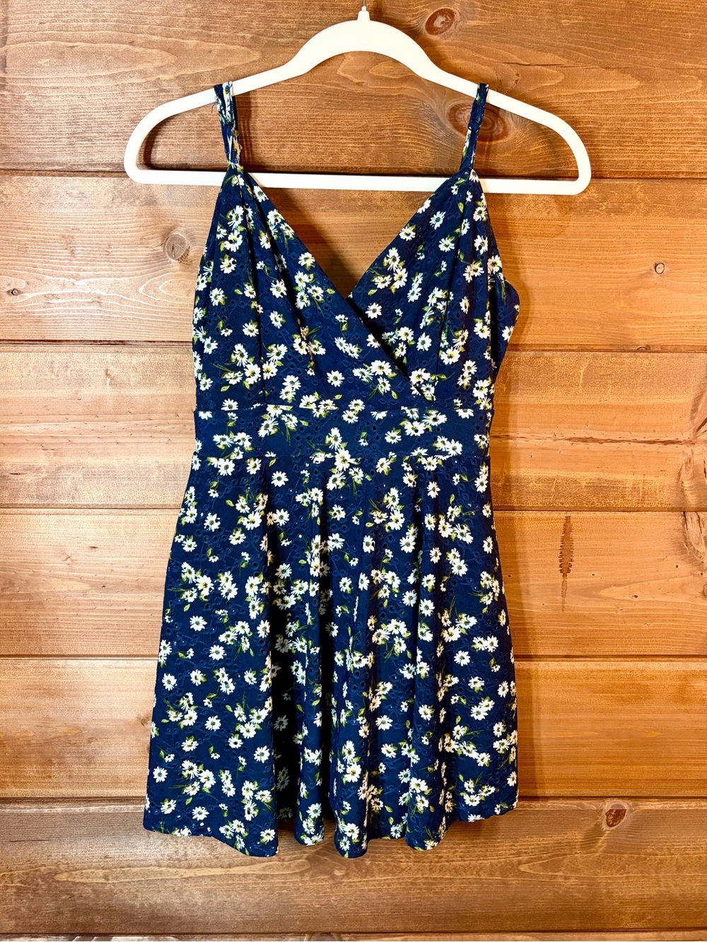 J for Justify Navy Floral Spaghetti-Strap Romper Size Medium 💕🌸